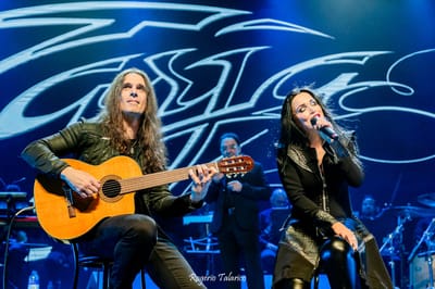 Antes de turnê com Marty Friedman no Brasil, Kiko Loureiro toca Ovelha Negra, de Rita Lee, com Tarja Turunen em São Paulo