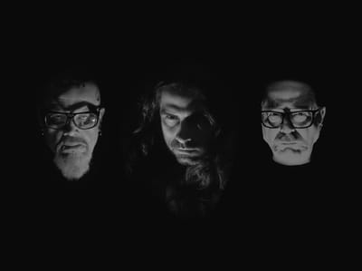 Em novo lyric video, “False”, Babylons P e João Gordo contam com a participação de Jão (R.D.P.)