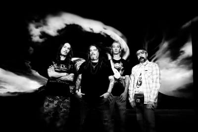 SOULFLY anuncia novo álbum 'CHAMA' e lança lyric video para novo single 'Storm The Gates'