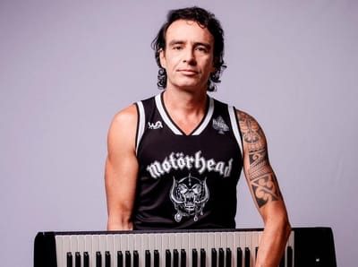 FÁBIO LAGUNA LANÇA O LIVRO “METAL SOBRE RODAS”, OBRA QUE RETRATA SUAS AVENTURAS DE BICICLETA DURANTE A TURNÊ DE 2024 AO LADO DE EDU FALASCHI