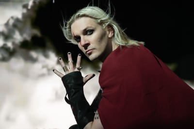 HOKKA LANÇA NOVO SINGLE/VIDEOCLIPE 'BLACKBIRD'