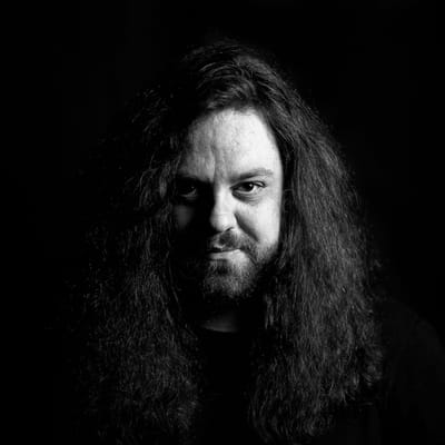 MENANDRO LANÇA “IF REGRETS COULD KILL”, SINGLE EP QUE TRANSFORMA MEMÓRIAS E ARREPENDIMENTOS EM NARRATIVA SONORA INTENSA