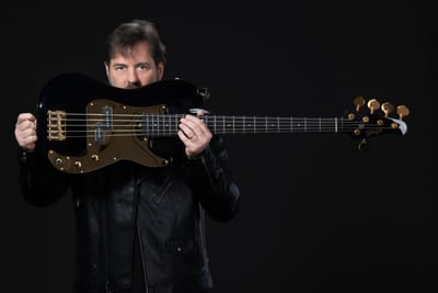 Andria Busic lança primeiro álbum solo “Life As It Is” pela Dynamo Records