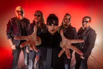 REVENGIN MOSTRA SUA FORÇA SINFÔNICA AO VIVO NO PROGRAMA KISS CLUB DA RÁDIO KISS FM EM SÃO PAULO