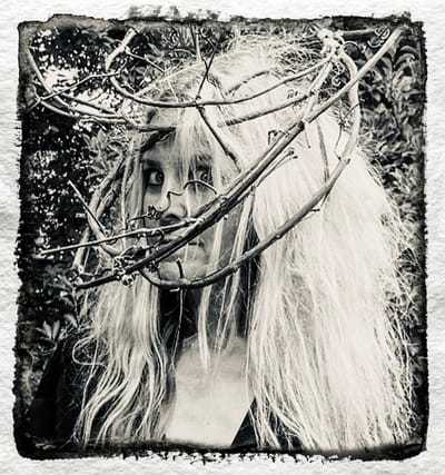 SHERI MOON ZOMBIE LANÇA SEU PRIMEIRO SINGLE E VIDEOCLIPE 'I LOVE MY ROBOT'