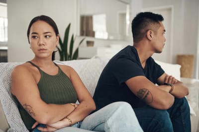 Signs you're dating an emotionally unavailable partner