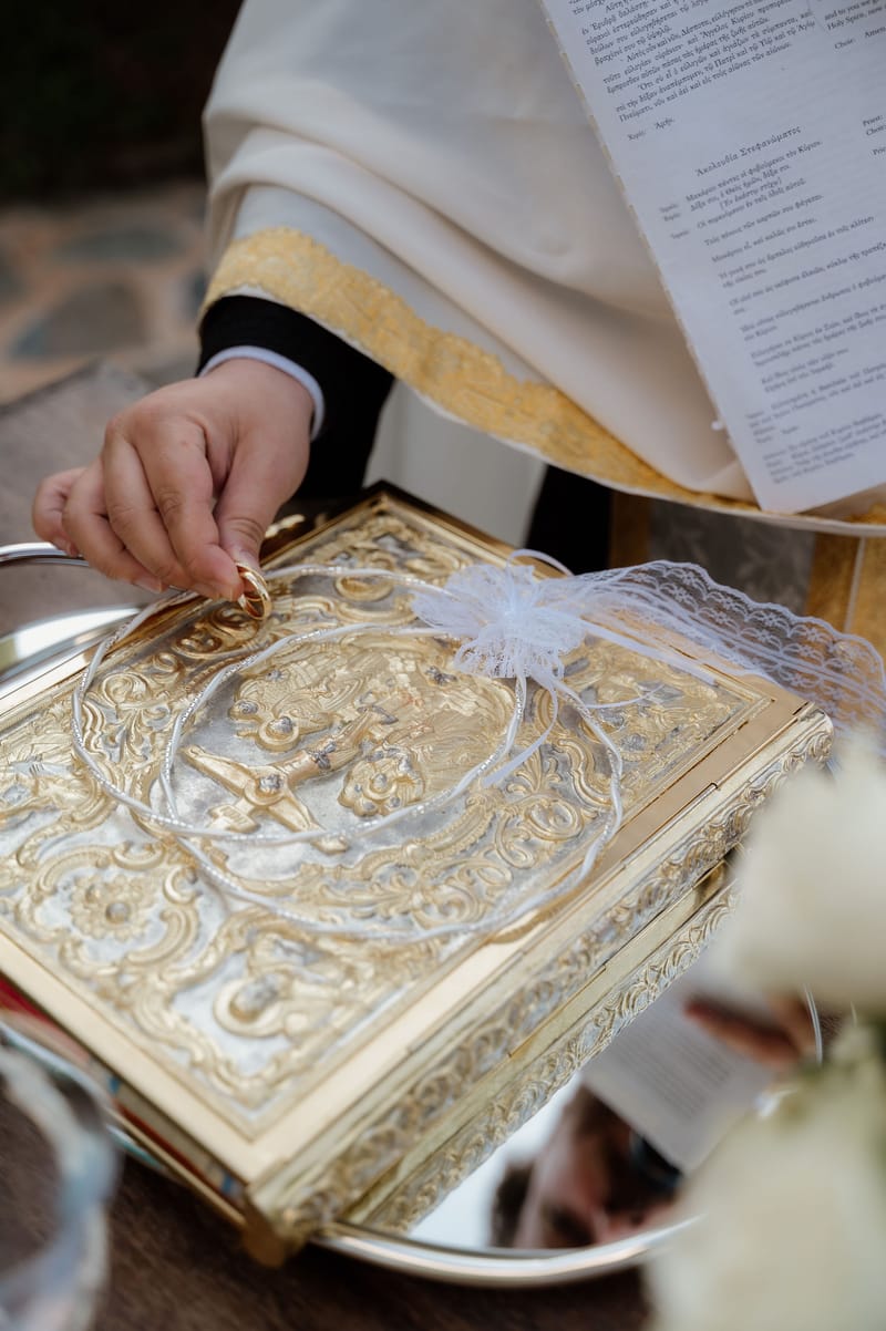 Ceremony at the Gallery Island Art and Taste Chapel