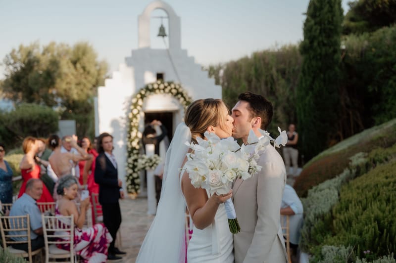 Ceremony at the Gallery Island Art and Taste Chapel