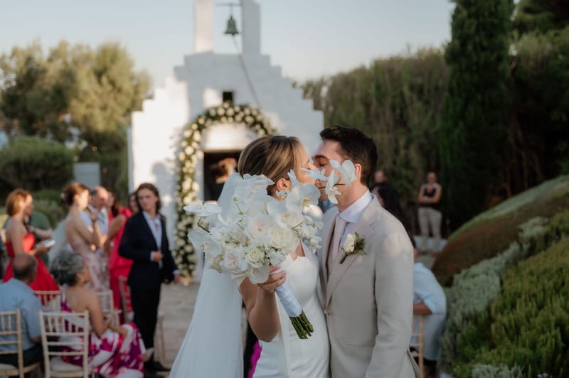 Ceremony at the Gallery Island Art and Taste Chapel