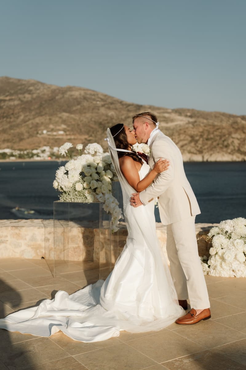 Reni & Jordan Wedding at the Cycladic Gem Villa Ios