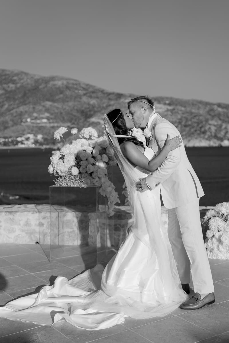 Reni & Jordan Wedding at the Cycladic Gem Villa Ios