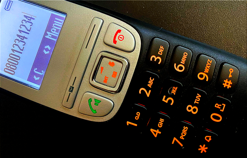 fonio.ai: KI-Hotline mit „äh´s“ und „öh´s“