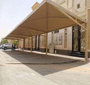 مظلات مواقف سيارات