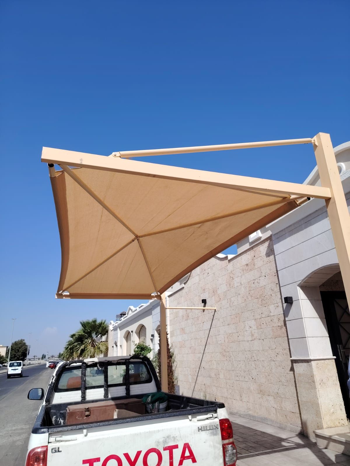 مظلات مواقف سيارات