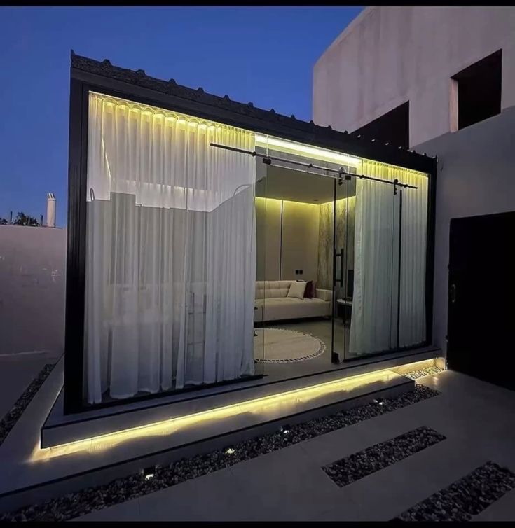 بناء ملاحق
