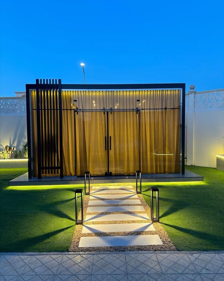 بناء ملاحق