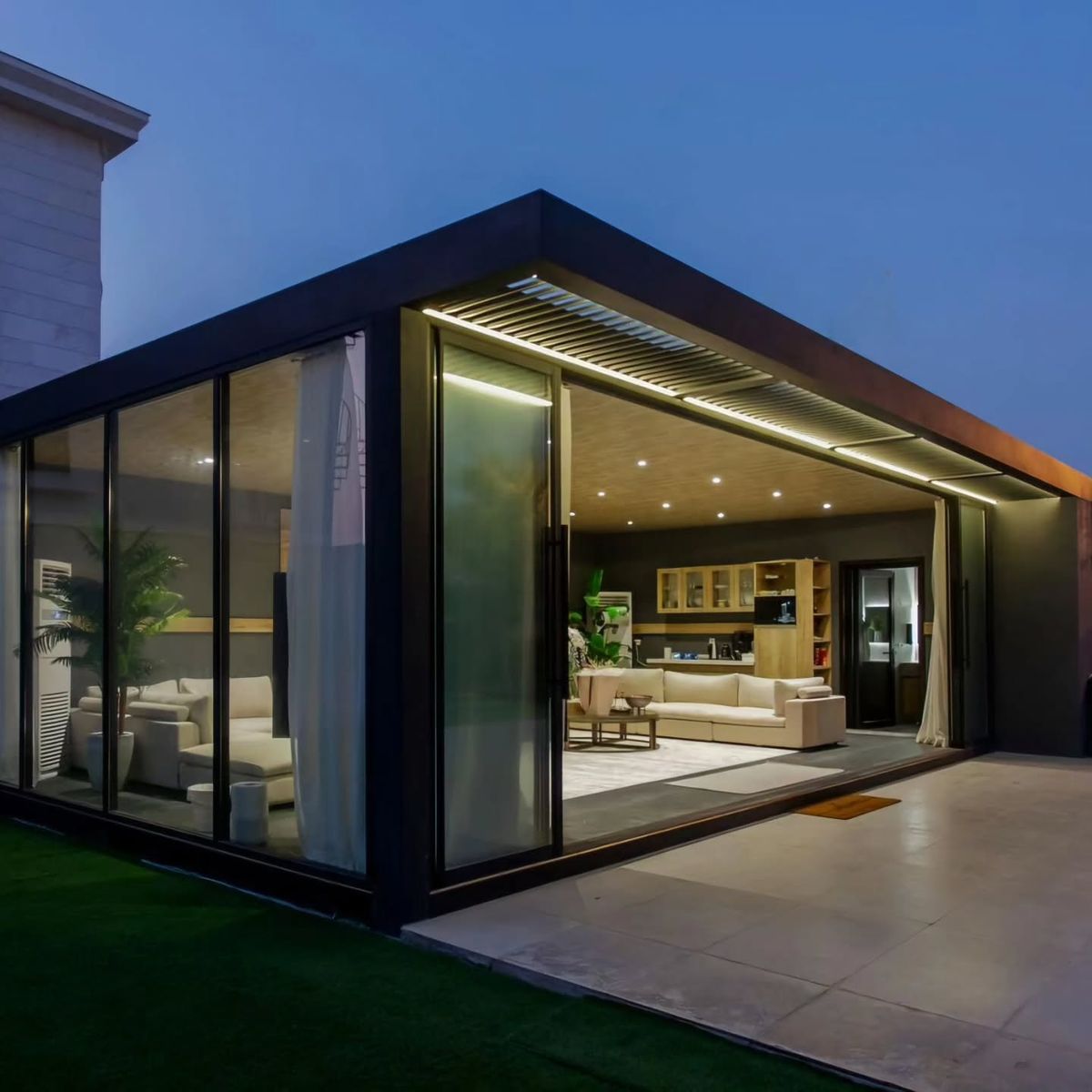 مجالس خارجية