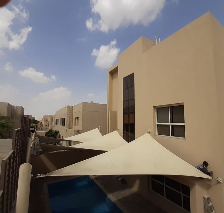 تركيب المظلات