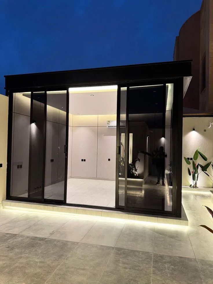 مقاول بناء ملاحق