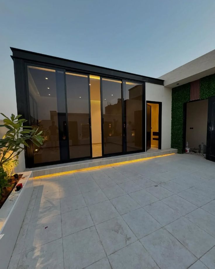 مقاول بناء ملاحق