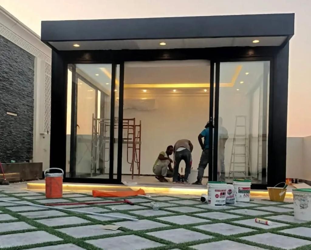 مقاول بناء ملاحق