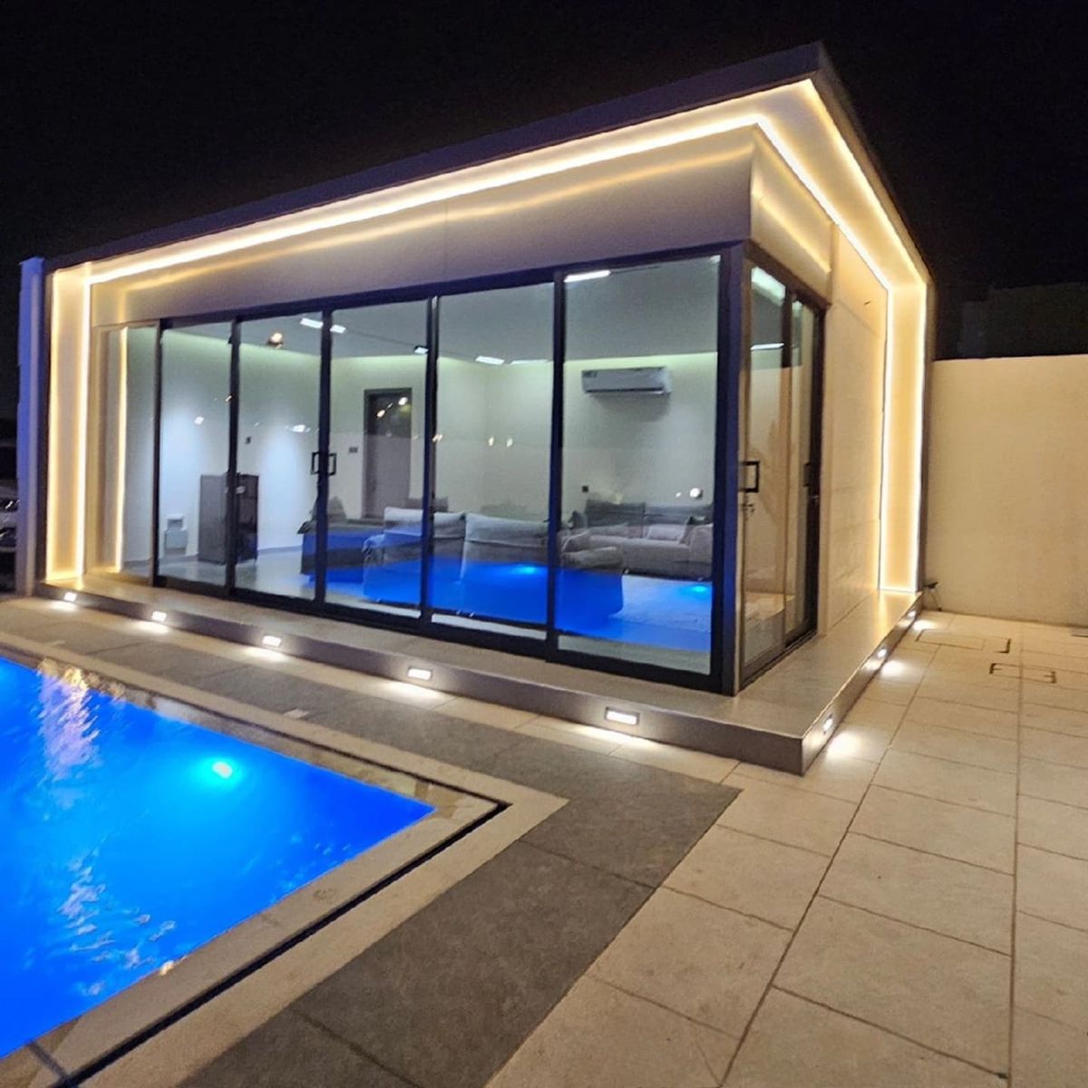 مقاول بناء ملاحق