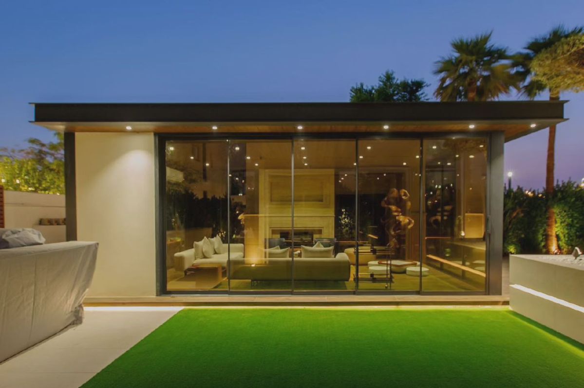 مقاول بناء ملاحق