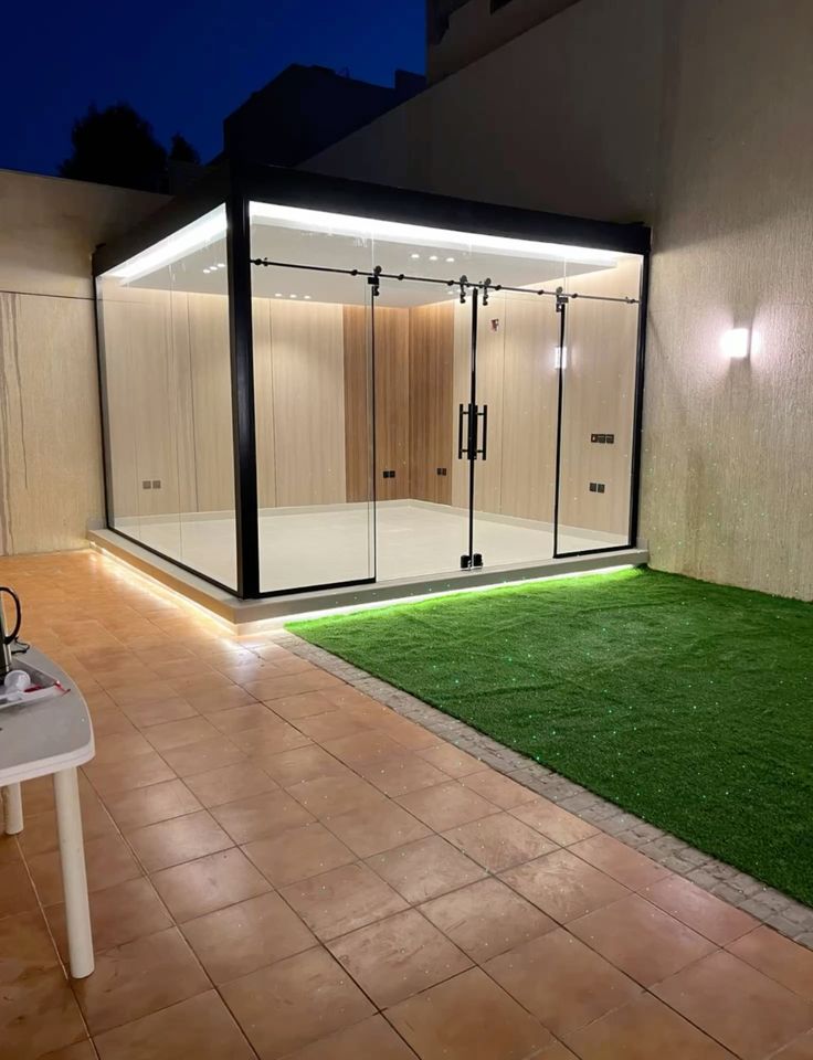 مقاول بناء ملاحق