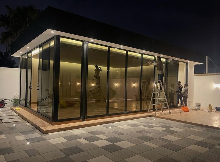 مقاول بناء ملاحق