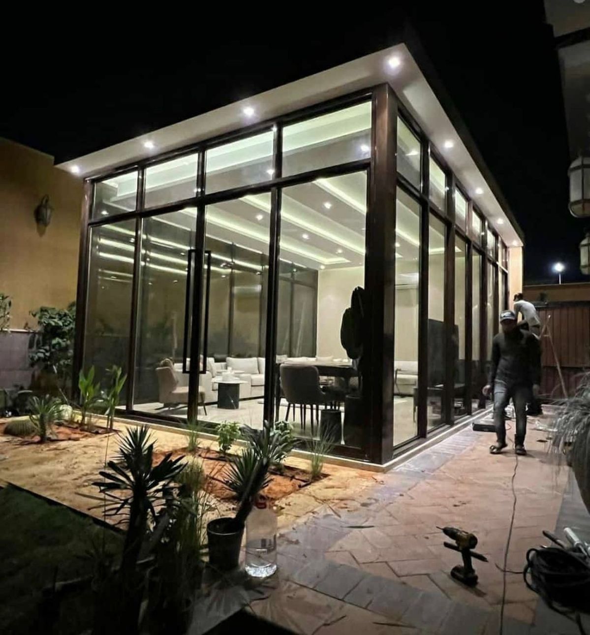 مقاول بناء ملاحق