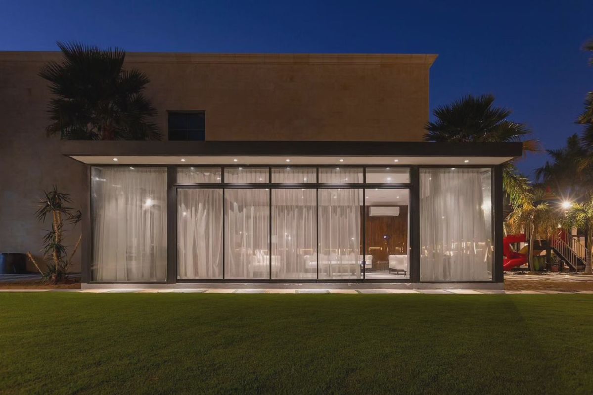 مقاول بناء ملاحق