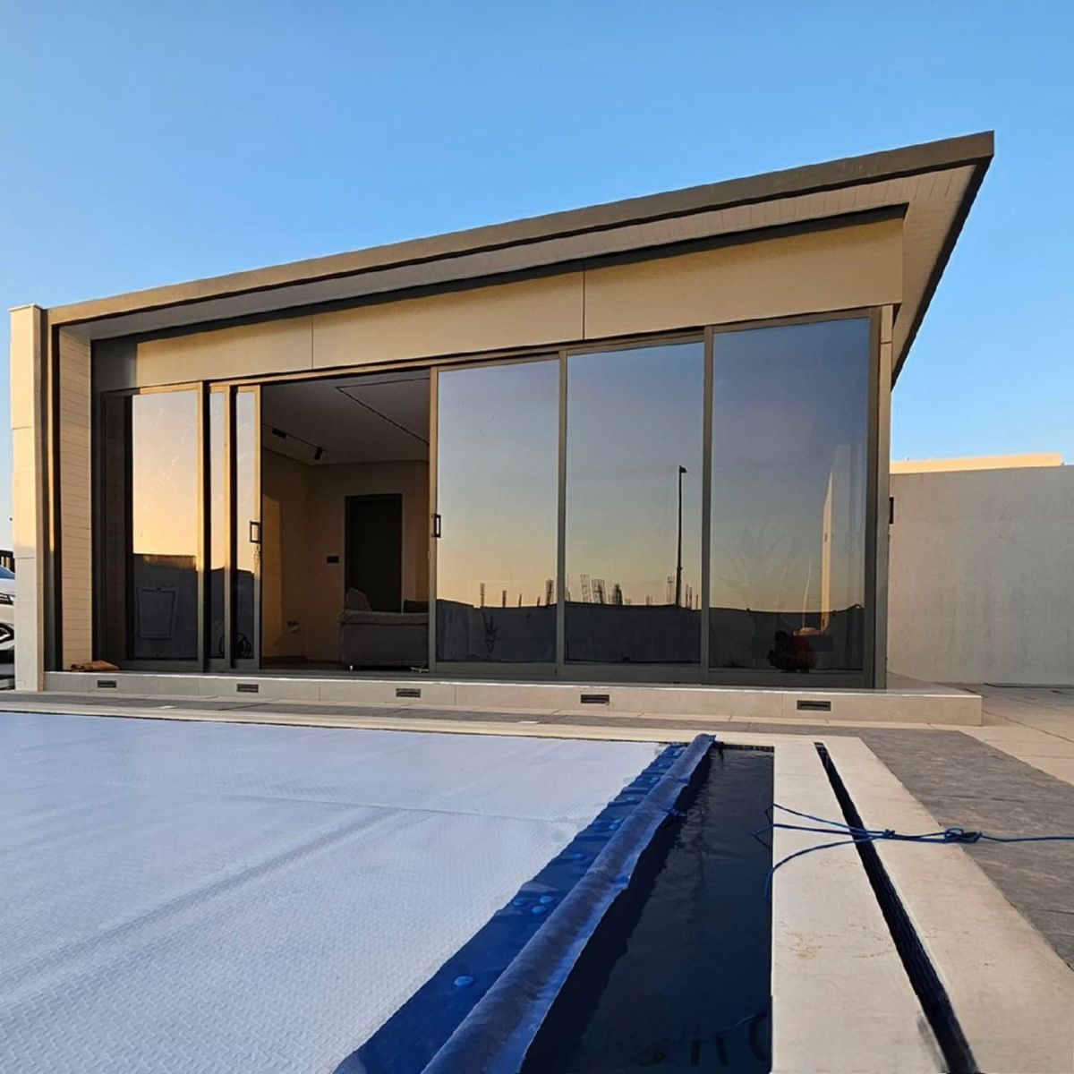 مقاول بناء ملاحق