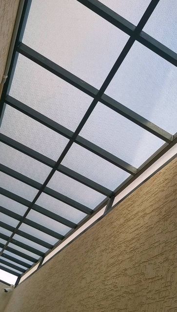 مظلات المطر