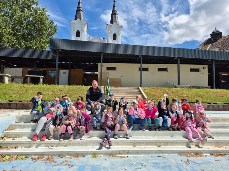 Óvodások ismerkedtek a váci uszodával és munkaköreinkkel!