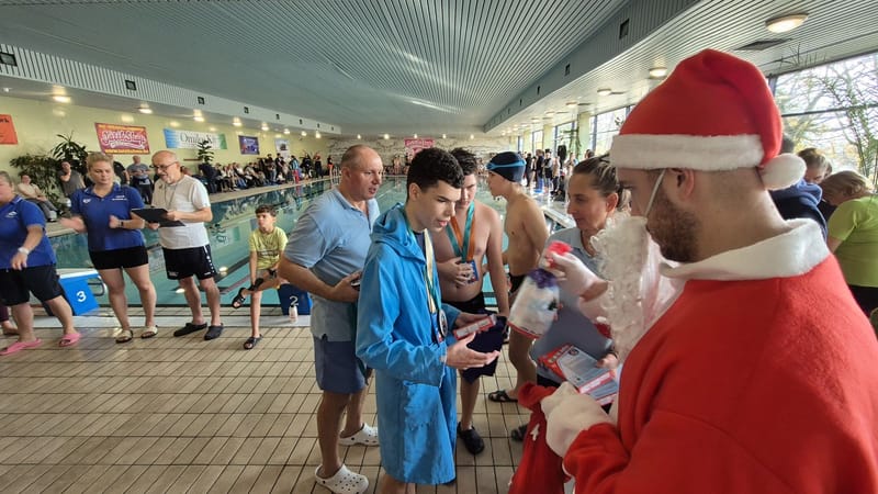 Nagy sikerrel, közel 300 résztvevővel zajlott le az idei Mikulás úszóverseny!