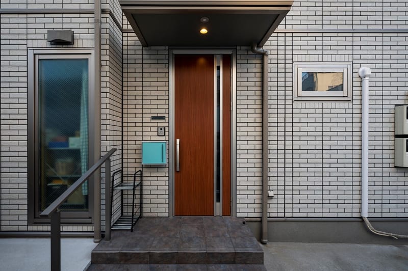 What Accessibility Benefits Do Wave to Open Door Systems and Push to Open Door Switches Offer?