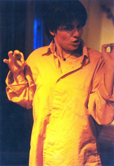 ملحق النهار – السبت 6 كانون الاول 1997
 عقل العويط :
حين تخطفنا الممثلة