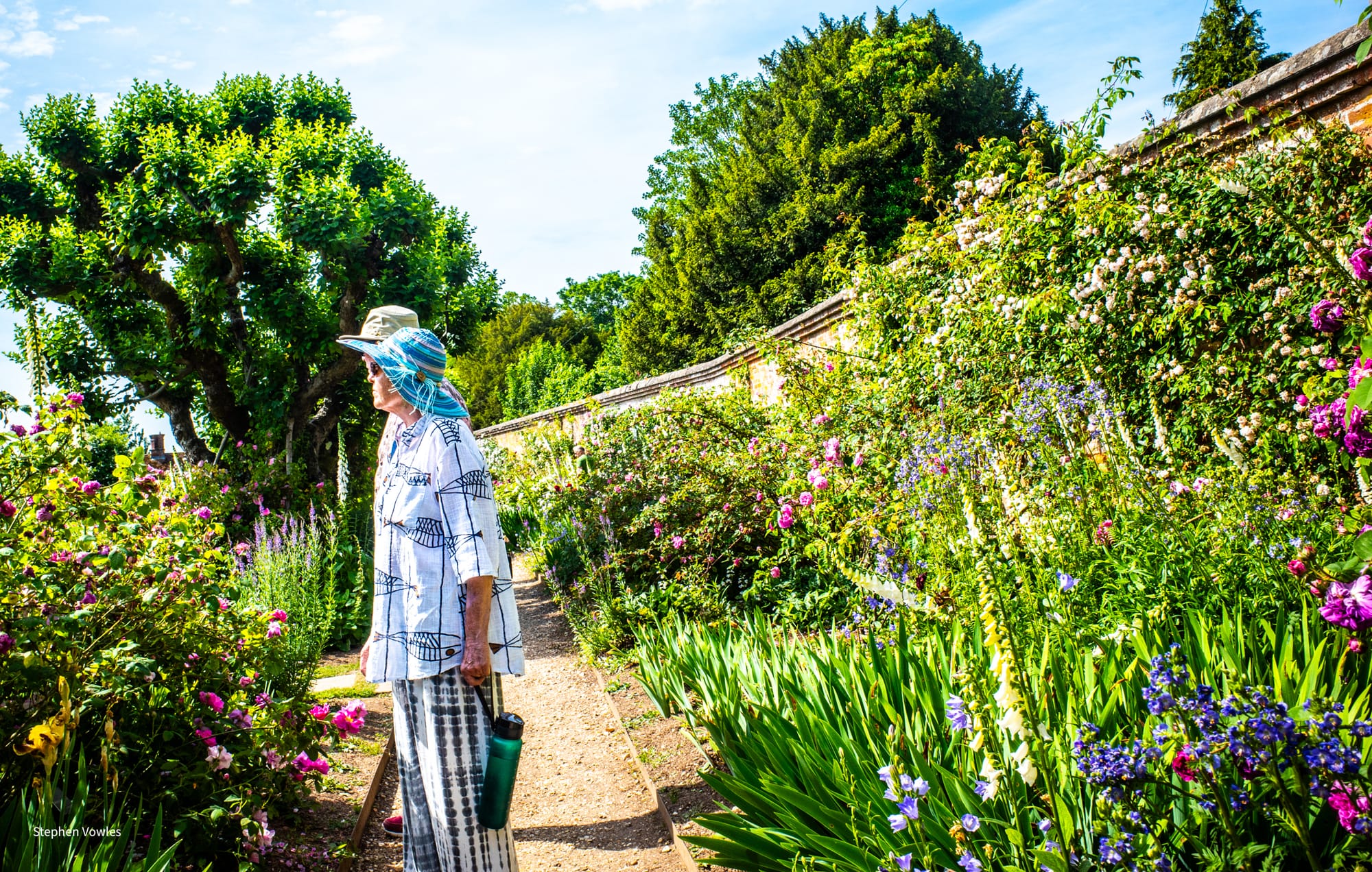 IN AN ENGLISH COUNTRY GARDEN