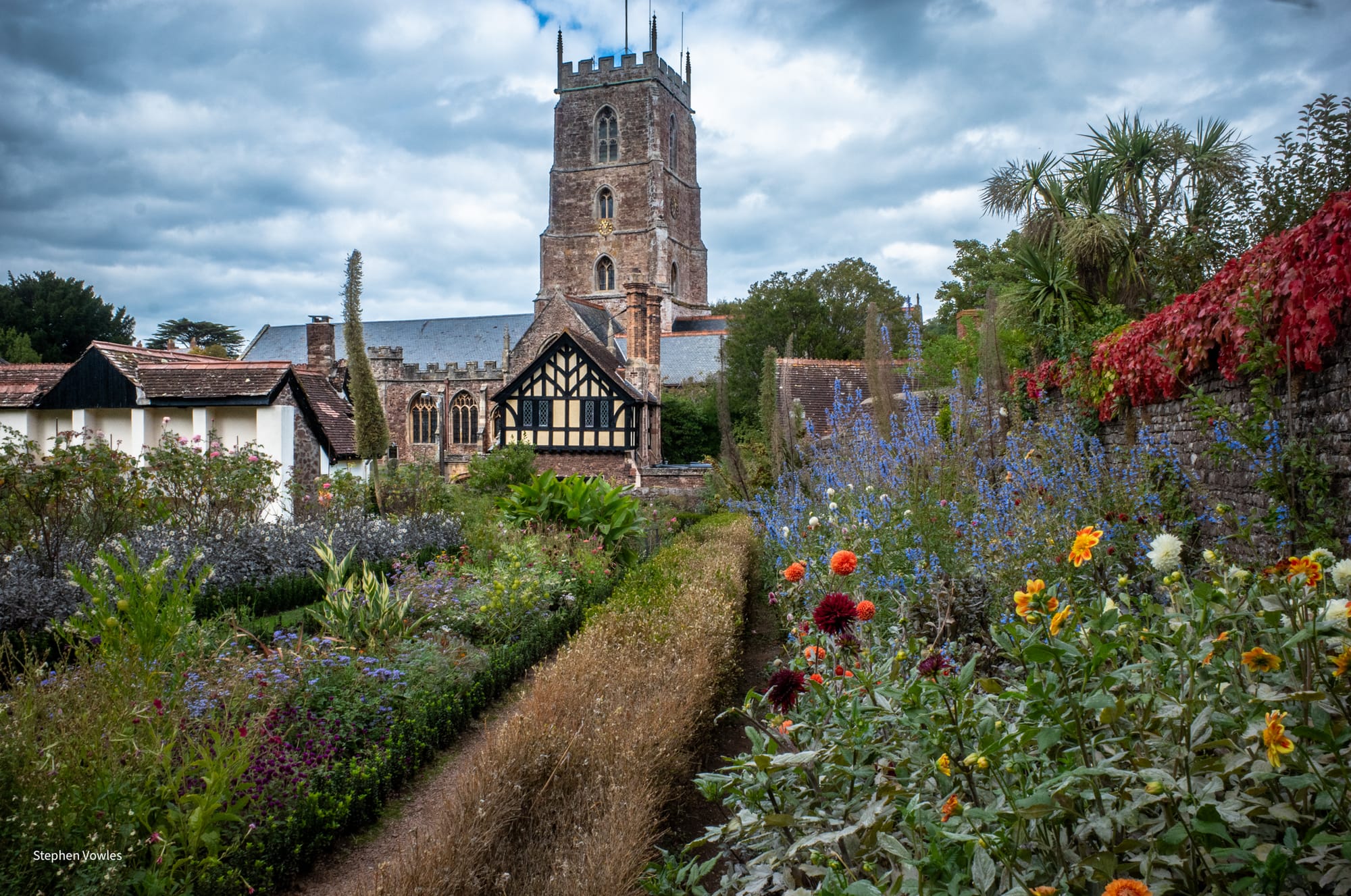 IN AN ENGLISH COUNTRY GARDEN
