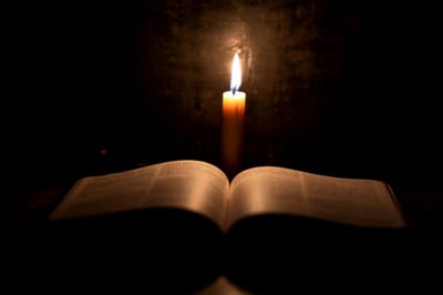 سِفِر الأحبار - الفصل السادس عشر - ٣ - قواعِد في الطاهر والنجس - للفصل السادس عشر هو يوم التكفير - ٣ - ذبيحة هارون - الآيات الحادية عشر حتَّى الرابعة عشر