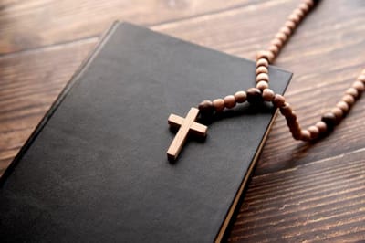 سِفِر الأحبار - الفصل السادس عشر - ٣ - قواعِد في الطاهر والنجس - للفصل السادس عشر هو يوم التكفير - ٦ - الكفّارة فريضة دائمة - الآيات التاسعة والعشرون حتَّى الرابعة والثلاثون