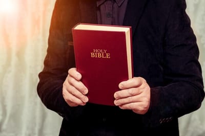 سِفِر الأحبار - الفصل الخامس والعشرون - ٤ - شريعة القداسة - للفصل الخامس والعشرون هو السنوات المُقدسّة - د - بيع البيوت - الآيات التاسعة والعشرون حتَّى الرابعة والثلاثون