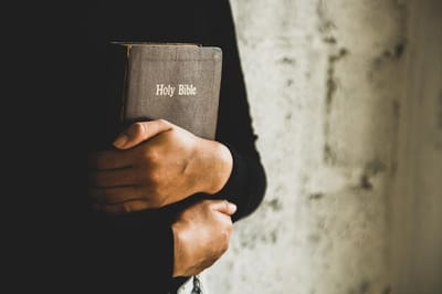 سِفِر العدد - الفصل الرابع - ١ - الإحصاء - للفصل الرابع هو خدمة بني قَهاتَ - الآيات الأولى حتَّى الخامسة عشر