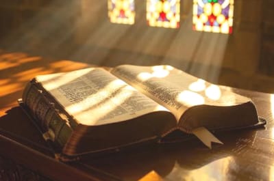 سِفِر تثنية الإشتراع - الفصل الثالث عشر - ٢ - مجموعة فَرائِض وأحكام تثنية الإشتراع - عنوان المقطع إرتداد المدينة عن الله - الآيات الثانية عشر حتَّى التاسعة عشر