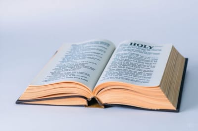 سِفِر تثنية الإشتراع - الفصل الحادي والثلاثون - ٤ - أعمال موسى الأخيرة ووفاته - عنوان المقطع النشيد شاهد على الشعب - الآيات التاسعة عشر حتَّى الثالثة والعشرون