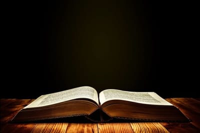 سِفِر يشوع بن نون - الفصل الأوَّل - فَتْح أرض الميعاد - ١ - الإستعداد - عنوان المقطع الأمانة للشريعة شَرطٌ لِعونِ اللهِ - الآيات السابعة حتَّى التاسعة