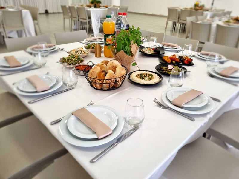 קייטרינג לשבת חתן עם מלצרים