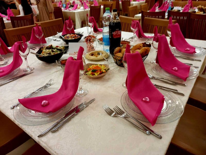 🍽️ קייטרינג לאירועים קטנים כשר למהדרין – טעם של בית, ברמה של אירוע