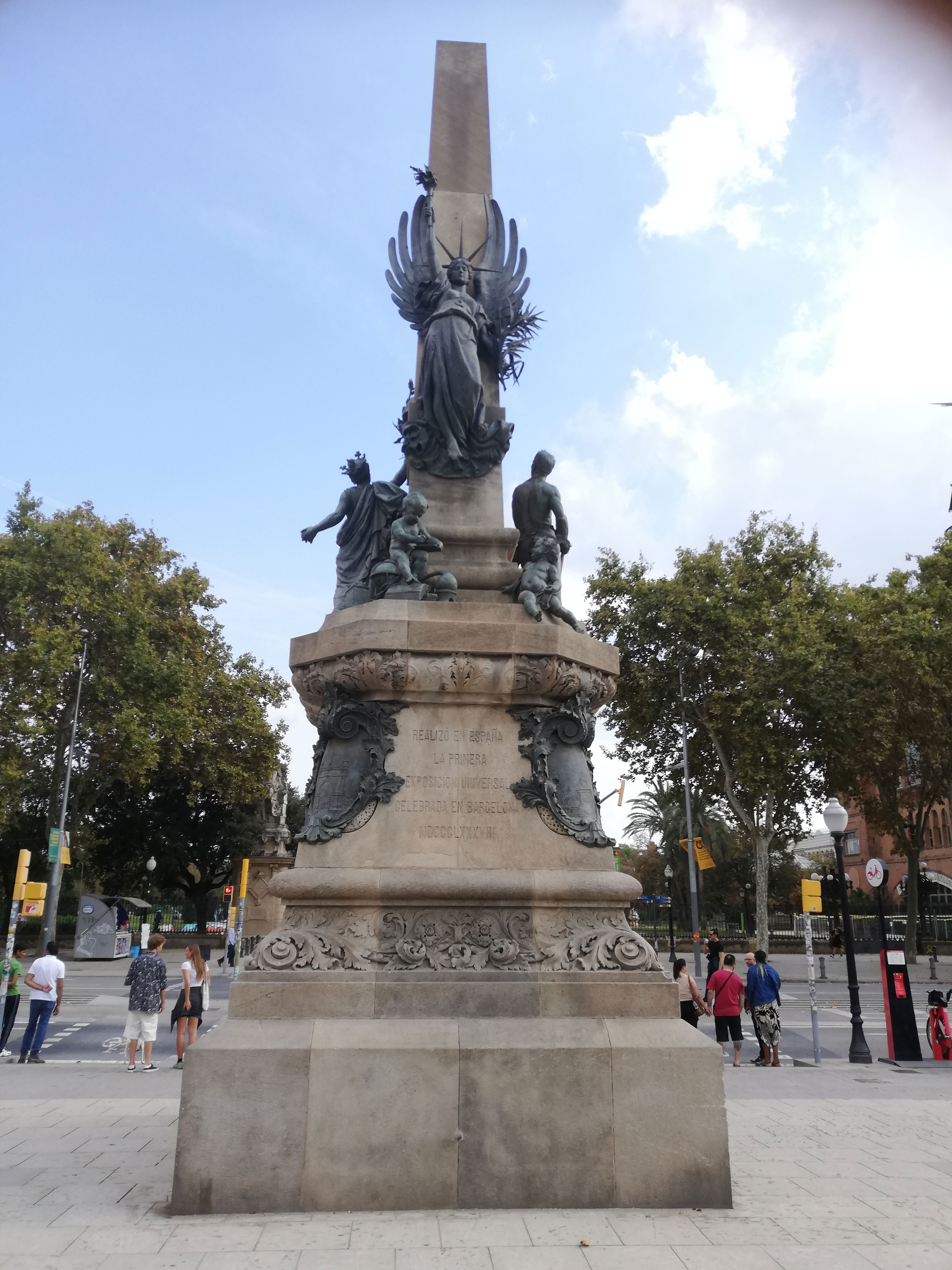 Monumento a Rius e Taulet