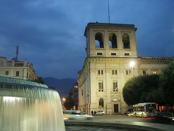 Piazza Tacito a Terni di notte